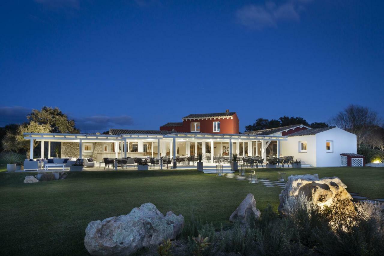 Hotel Li Neuli Country Club à San Pantaleo Extérieur photo