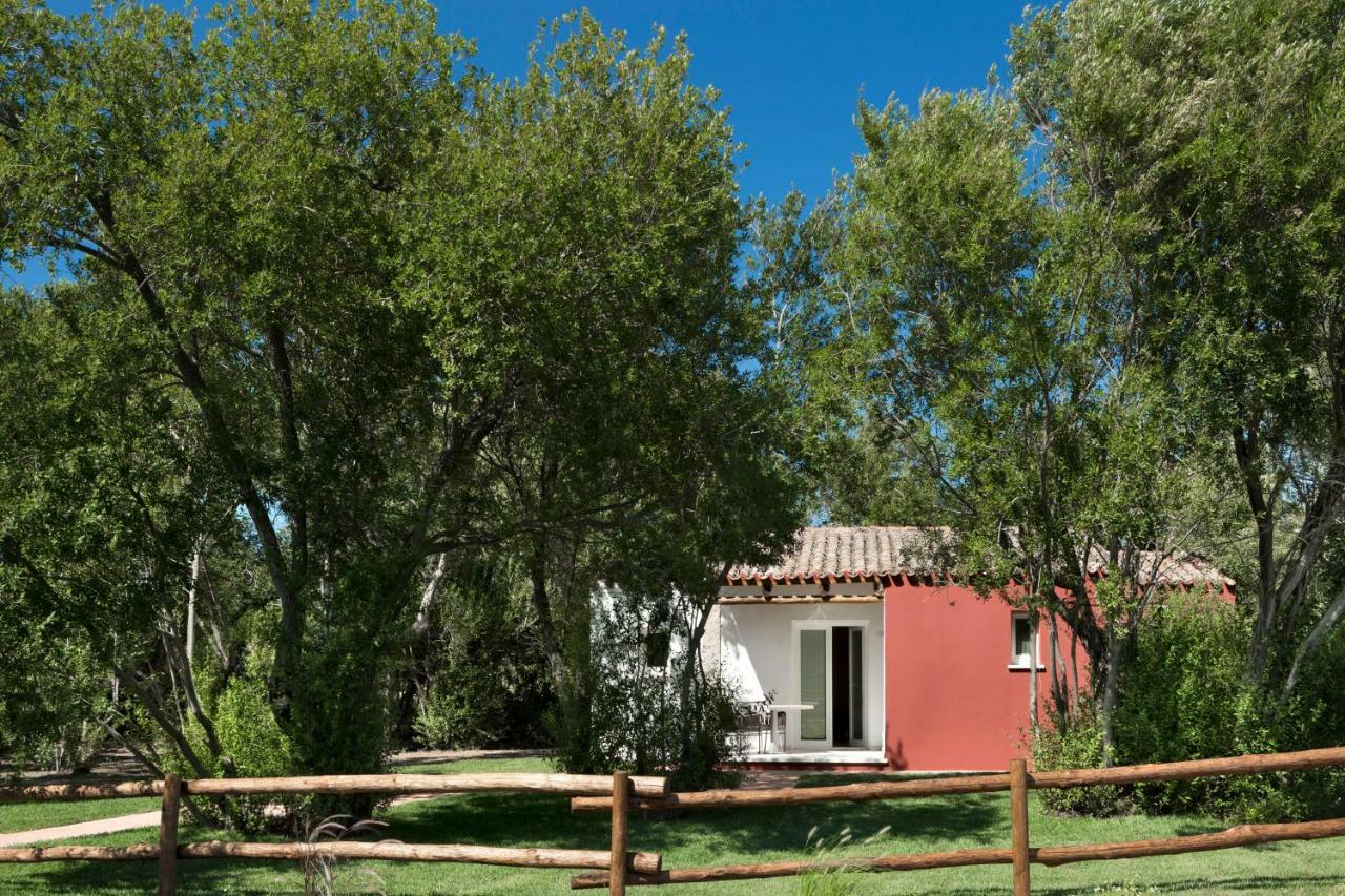 Hotel Li Neuli Country Club à San Pantaleo Extérieur photo