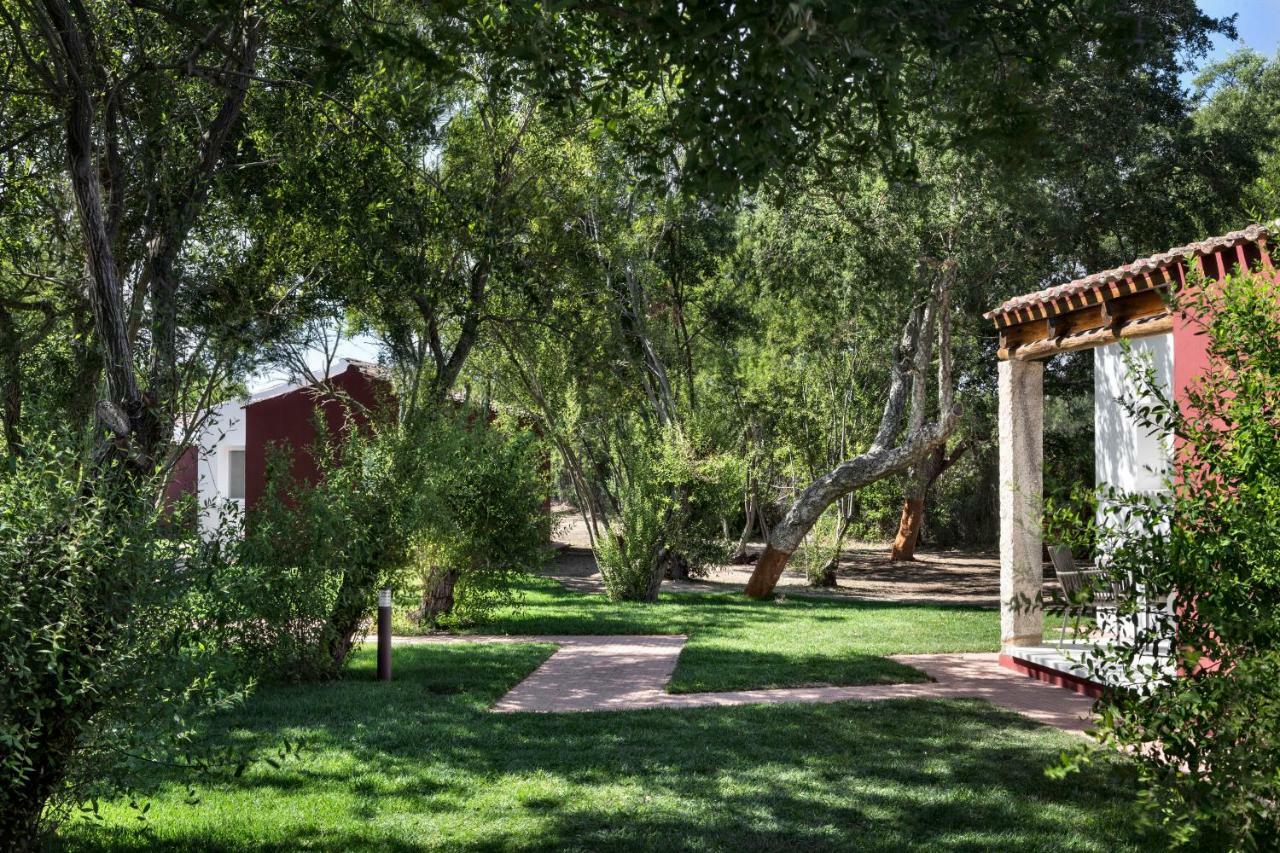 Hotel Li Neuli Country Club à San Pantaleo Extérieur photo